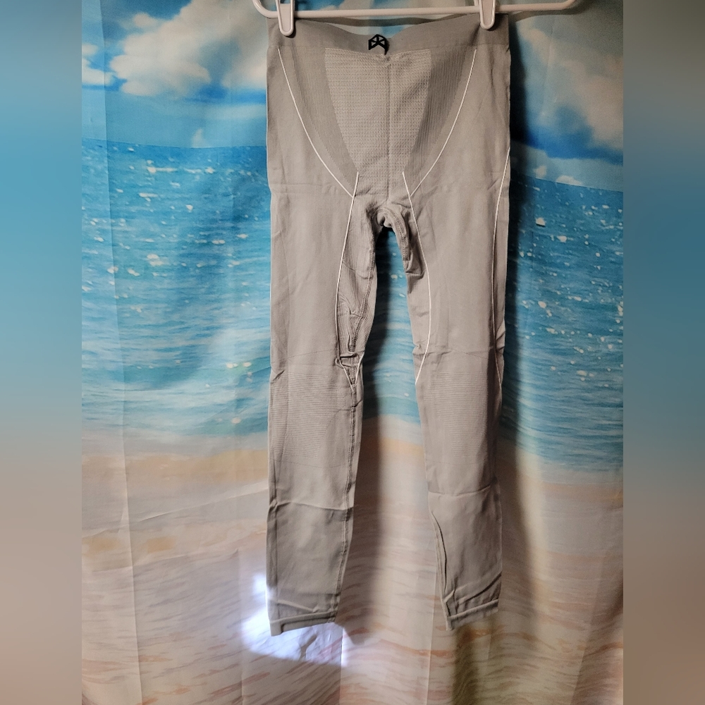 RawGear NWT Men's‎ Medium/Large Grey Seamless Compression Legging